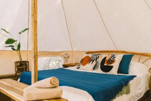 Ένα ή περισσότερα κρεβάτια σε δωμάτιο στο Parada Beach Camp