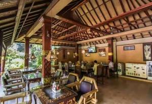 Ресторан / где поесть в Dewa Bharata Bungalows Legian