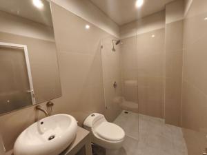 Ein Badezimmer in der Unterkunft Lushy Hostel Nusa Penida