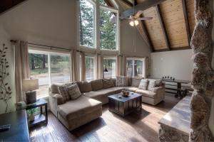 a living room with a couch and a table at Snowshoe Chalet cabin in South Lake Tahoe