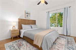 a bedroom with a large bed and a window at Luxury 4BD and 3BA in Topanga Oasis with Pool, Spa and Cabana in Glenview +32 photos