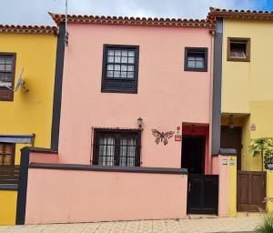 a pink house with a butterfly on it at Mgrahamhouse in Tacoronte