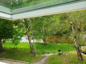 Ogród w obiekcie camping hôtel les airelles