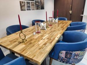Foto Mumbais asuva majutusasutuse Premium Apartment in Hiranandani Powai by Maxxvalue - Chitranjan galeriist