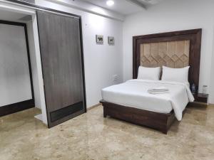 Voodi või voodid majutusasutuse Premium Apartment in Hiranandani Powai by Maxxvalue - Chitranjan toas