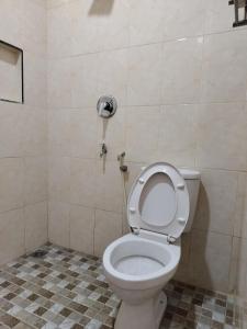 Ένα μπάνιο στο Karjo Homestay syariah