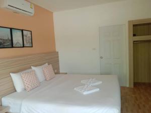 Postel nebo postele na pokoji v ubytování Thipburee Resort