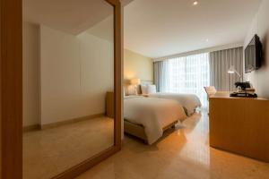 Телевизор и/или развлекательный центр в Radisson Cartagena Ocean Pavillion Hotel