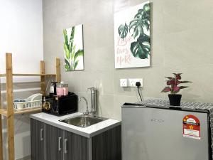 Kuchyň nebo kuchyňský kout v ubytování Fabulous Airport 2BR Suite# Straits Intl# Msg Chair