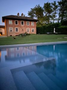 Bazén v ubytování B&B Cascina Gaione Via Gallina,18b 12052 Neive cn nebo v jeho okolí + 14 fotografií