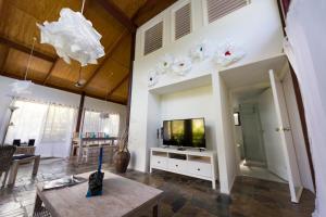 a living room with a television and a table at Garasu Lodge in Gold Coast