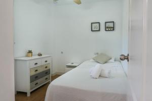 Postel nebo postele na pokoji v ubytování Moderno piso a un paso de la playa + 34 fotografií