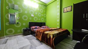 Ένα ή περισσότερα κρεβάτια σε δωμάτιο στο Banjara House n Cafe +10 φωτογραφίες