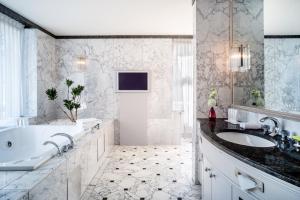 Un baño de Le Méridien Stuttgart