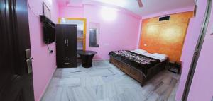 Μια τηλεόραση ή/και κέντρο ψυχαγωγίας στο Banjara House n Cafe