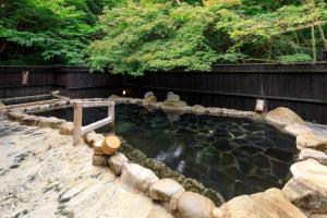 Foto dalla galleria di Natural Hot Spring Inn Choseian - 長生庵 - a Shirahama