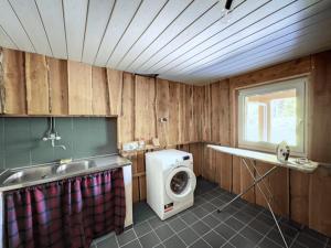 Kuchnia lub aneks kuchenny w obiekcie LES CIMES BLANCHES CLEDICIHOME Chalet 10 pers SPA & Grand terrain 4 MINUTES DES PISTES