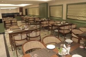 Restaurace v ubytování Hotel Sonar Bangla Tarapith
