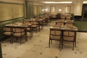 Restaurace v ubytování Hotel Sonar Bangla Tarapith
