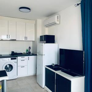 Kuchyň nebo kuchyňský kout v ubytování Sunny apartment with 2 terraces