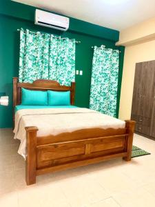 a bedroom with a large wooden bed with blue pillows at Cozy one bedroom apartment pool side in Lambeau