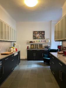 Η κουζίνα ή μικρή κουζίνα στο Wunderschönes Ferienhaus für Familien im Harz in historischer Stadtvilla im Herzen Zellerfelds