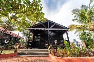 TT Beach Cottages外面的花园