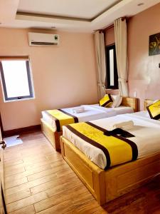 Postel nebo postele na pokoji v ubytování Hoàng Gia Hotel Côn Đảo
