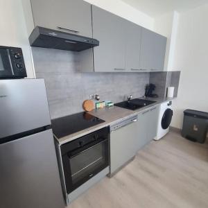Η κουζίνα ή μικρή κουζίνα στο Appartement Brest Kerinou avec box internet