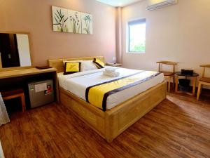 Postel nebo postele na pokoji v ubytování Hoàng Gia Hotel Côn Đảo