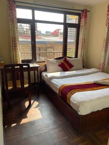 Postel nebo postele na pokoji v ubytování Holy Land Hotel Nepal