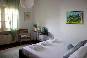 Postel nebo postele na pokoji v ubytování Ca' San Lorenzo - Villa panoramica con piscina - Vignale Monferrato + 51 fotografií