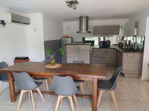 Η κουζίνα ή μικρή κουζίνα στο chambre nature