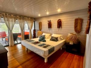 Postel nebo postele na pokoji v ubytování Fare One Island Moorea