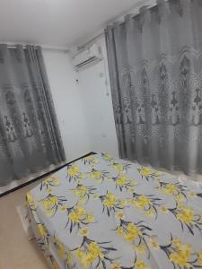 Postel nebo postele na pokoji v ubytování Dar Bhar nouvel appartement + 1 fotografie