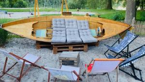Ein Garten an der Unterkunft Ferienhaus Vienna am Kronensee