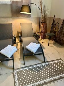 Posezení v ubytování B&B Apart Hotel Goldener Hahn - nahe an Gartenschau Tal X
