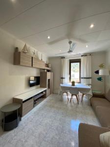 Kuchyň nebo kuchyňský kout v ubytování Apartaments Portbou Costa Brava + 28 fotografií