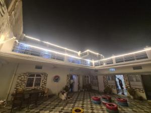 A balcony or terrace at Mohit Paying Guest House