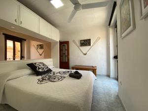 Postel nebo postele na pokoji v ubytování Apartaments Portbou Costa Brava