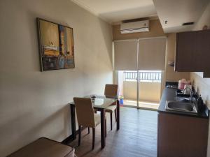 Η κουζίνα ή μικρή κουζίνα στο Hunian dekat T I Ancol, pintu Toll, Itc Mangga dua