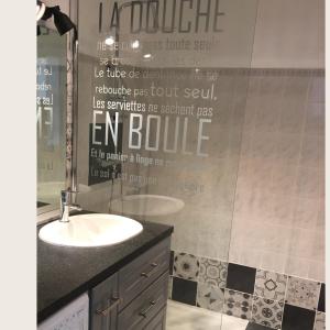 Kamar mandi di T2 d'exception sur Port Ariane