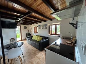 A kitchen or kitchenette at El llagar - Sagasta Rural Oviedo