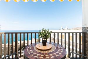 a table with a potted plant on a balcony at Almodo Suite Patalavaca in Patalavaca
