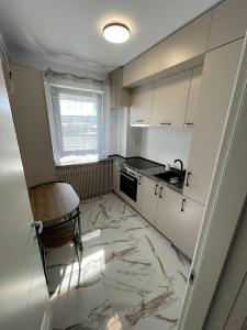 Η κουζίνα ή μικρή κουζίνα στο Nairobi Residence 2 - Visan