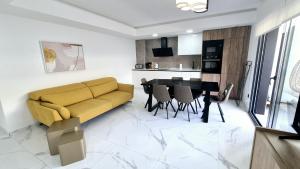 a living room with a yellow couch and a table at Apartamento Lujoso Centro Torrevieja in Torrevieja