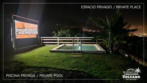 Domo Volcano Suite Experience PISCINA CLIMATIZADA内部或周边的泳池