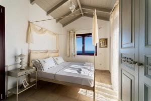 Posteľ alebo postele v izbe v ubytovaní Triena Villas by PaxosRetreats + 37 fotografií