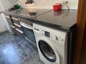 Kuchyň nebo kuchyňský kout v ubytování Apartaments Portbou Costa Brava