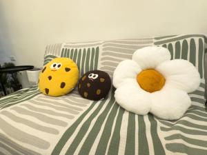 Postel nebo postele na pokoji v ubytování 羅東沐石
